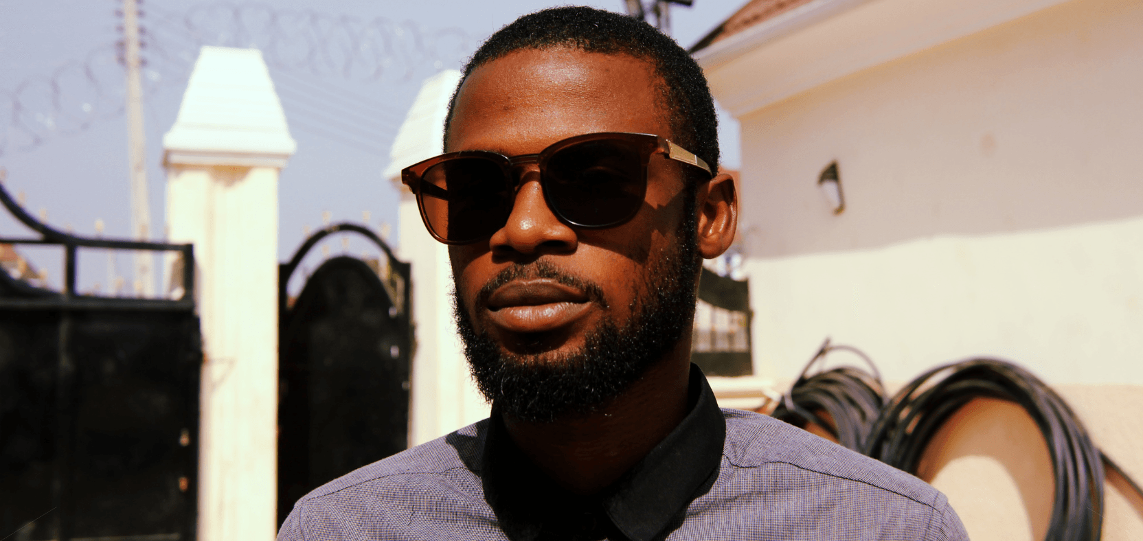 Picture of a man wearing sunglasses